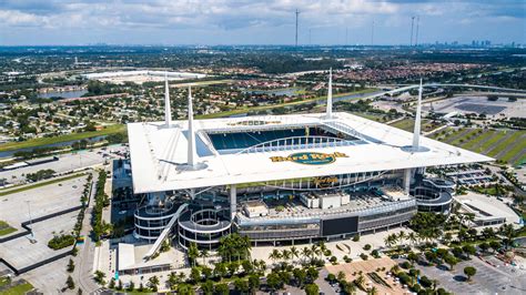 Hard rock stadium photos. Mar 31, 2023 · By Matthew Futterman. March 31, 2023. MIAMI GARDENS, Fla. — No one really wanted to move the Miami Open 18 miles north from the idyll setting of Key Biscayne to a suburban N.F.L. stadium and its ... 