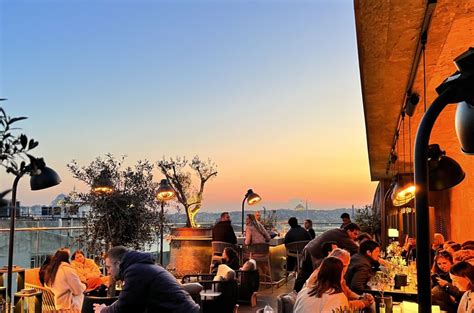 Harika bir fine dining ve kesinlikle doyurucu: The Bank Roof Bar . 