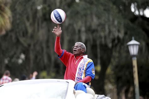 Harlem Globetrotters legend Larry “Gator” Rivers dies at 73