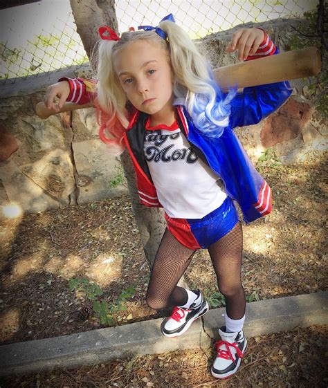 Harley quinn youth costume. Harley Quinn Halloween Costume for Girls, DC Comics Includes Romper, Choker, Gloves and Leg Warmers. 4.4 out of 5 stars 878. 200+ bought in past month. $42.00 $ 42. 00. FREE delivery Tue, Oct 24 . Rubie's. DC Super Hero Girls Harley Quinn Child Dress-Up Set. 2.5 out of 5 stars 11. $18.84 $ 18. 84. 