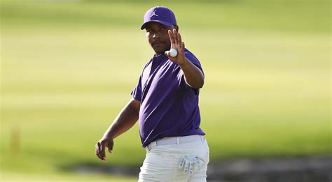 Harold Varner III sinks long putt on 18th to win Saudi