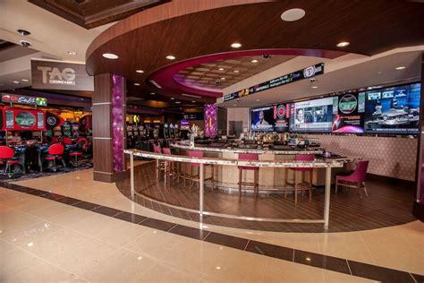 Harrah’s Council Bluffs - Sportsbook, Casino, & Amenities