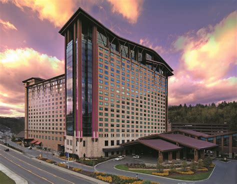 Harrah casino cherokee nc. Large on-site casino. Past visitors wished the property had more on-site amenities. Situated in Cherokee, North Carolina, on the Eastern Cherokee Reservation, Harrah's Cherokee Casino Resort ... 