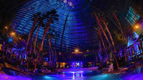 Harrahs pool after dark. Save. Cabanas start at $500 wed. N fri. Double that for sat. Bottle service starts at $ 225. They do take reservations. I think you can rent a hot tub for about same price as a cabana.Plus you get 8 free admissions with a rental. 2. Re: VIP Service At Harrah's The Pool After Dark. 