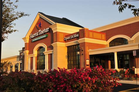 Grocery store Harris Teeter welcomed customers to its new store 