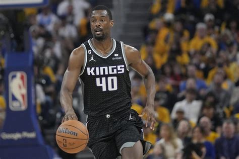 Harrison Barnes agrees to 3-year, $54 million deal to stay with Kings, AP source says