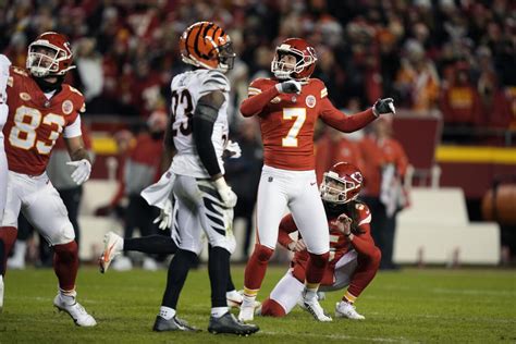 Harrison Butker hits 6 field goals, kicks Chiefs to AFC West title with 25-17 win over Bengals