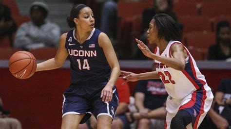 Hartley moves to 10th on UConn scoring list in rout 