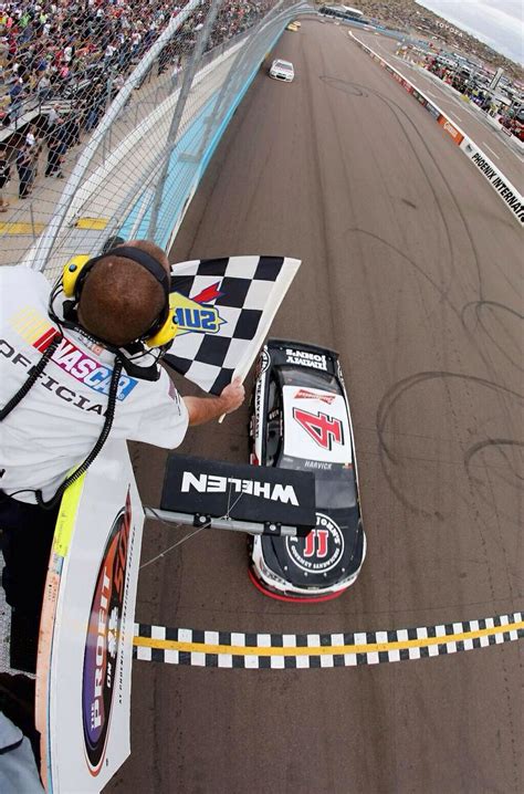 Harvick goes for win No. 10 at Phoenix in final Cup season