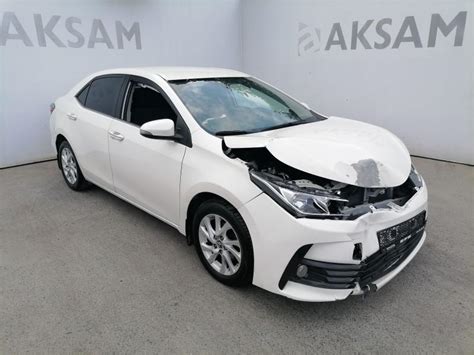 Hasarlı 2017 toyota corolla 1.