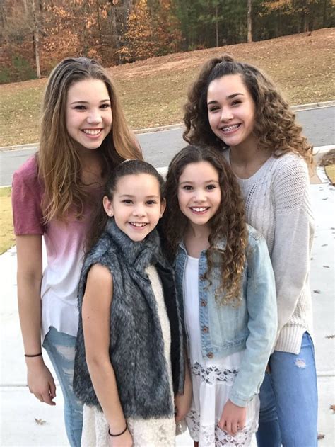 Trivia Her and her sisters run the highly popular Haschak Sisters YouTube channel, which reaches over 9 million subscribers. Family Life She has three sisters: Olivia, Sierra and Gracie. Her mother's name is Kathy and her father's name is John. Her boyfriend Jonathan Fuller appeared on her November 2019 YouTube video titled, "Who Knows Me Best???. 