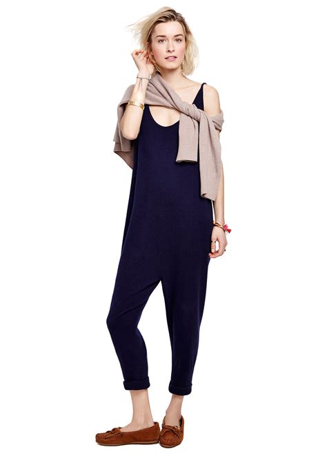 Hatch clothing. Hatch : Maternity Clothing Keep your maternity style game going strong with trendy maternity clothes like lightweight leggings, denim shorts, tank tops, jeans, jeggings, jumpsuits & more. While most pregnant women struggle with embracing their changing body, investing in stylish separates, fashionable maternity clothing & cozy loungewear can be ... 