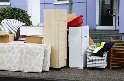 Haul away old furniture. Learn how to sell furniture online fast so that to make some extra money today instead of throwing your used furniture on the curb. Home Make Money Looking for the best places to ... 