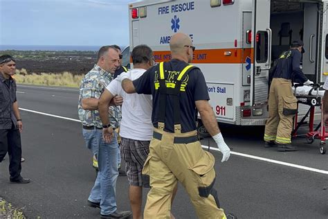Hawaii’s governor, who is also a doctor, stops to help at site of crashed vehicle
