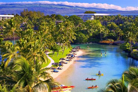 Hawaii family resorts. The Ka'anapali Beach resort area on Maui. Hawaii resort vacations are known to be some of the most romantic in the world. Hawaii's lush flora and exquisite ... 