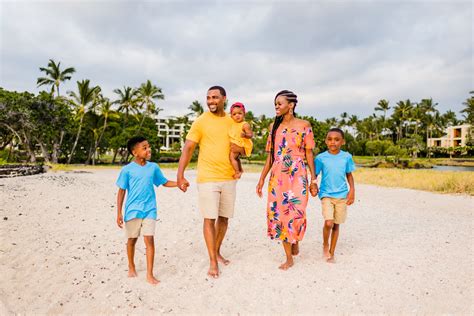 Hawaii family vacations. Here's a sample itinerary for outdoor exploration, especially if you only have a few hours available during your family vacation to Hawaii. Take a road trip from Honolulu via road 72. Make stops at Waimanalo Beach, Lanikai Beach and the Ho'omaluhia Botanical Garden. All three spots are celebrated for being stunning and immersive. 