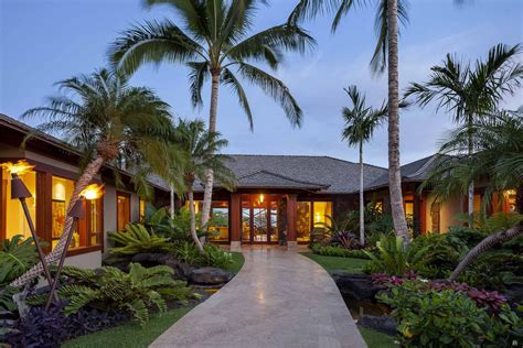 Hawaii mansion. Dec 28, 2021 · Along with his Hawaii estate, Zuckerberg owns a total of roughly 1,400 acres and 10 houses in Palo Alto, San Francisco and Lake Tahoe, amounting to a $320m real estate portfolio. 