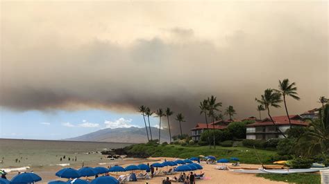 Hawaii officials prepare for thousands of people displaced by fires. Follow along for live updates