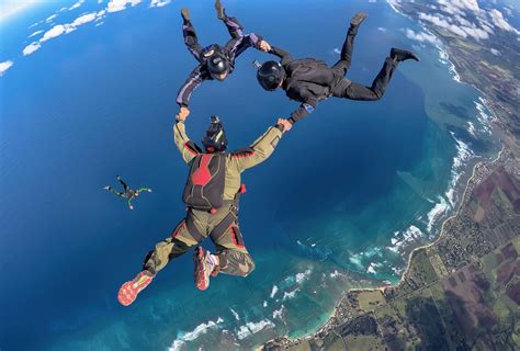 Hawaii skydiving. Nov 8, 2021 · 1. Honolulu. Image Source. Honolulu is the capital of Hawaii and features some of the best dropzones in the world. This is the oldest and most experienced skydiving adventure venue in the world. Step out of the plane from 2000 ft., experiencing an adrenaline rush as you have never before. 