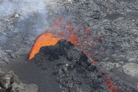Hawaii volcano stops erupting, putting an end to stunning lava show