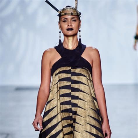 Hawaiian clothing designers. Dec 23, 2022 · While most designers tend to use the models and makeup provided by Fashion Week staff, Kamohoali‘i—the first Native Hawaiian to ever be invited to Runway 7 at New York Fashion Week—ruled out ... 