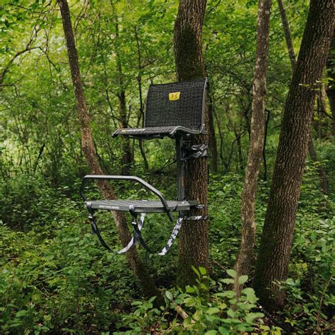 Hawk Treestands Helium Kickback Lvl Hang-On 2033-LVL - OpticsPlanet