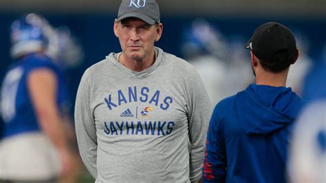 Sep 8, 2022 · Here are 5 takeaways from Hawk Talk with Lance Leipold’s West Virginia game week episode. LAWRENCE — With Kansas football's Big 12 Conference opener Saturday against West Virginia drawing ... . 