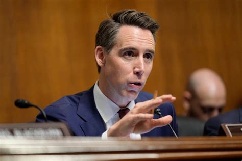 Hawley projects Trump as 2024 GOP nominee, says 'I will pull the lever' for him