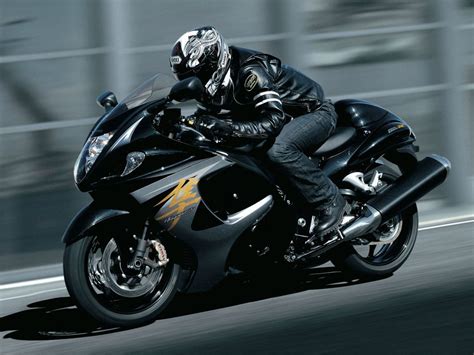 Hayabusa top speed. Mar 28, 2023 · 2023 Suzuki Hayabusa Top Speed. The Hayabusa is capable of reaching a top speed of around 186 miles per hour. This incredible top speed is achieved through a combination of the bike’s powerful engine, aerodynamic design, and advanced technology. The Hayabusa is powered by a 1340cc inline-four-cylinder engine that delivers an impressive 188 ... 