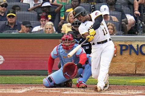 Hayes homers for second straight game, Pirates top Cardinals 4-3 to push winning streak to 4