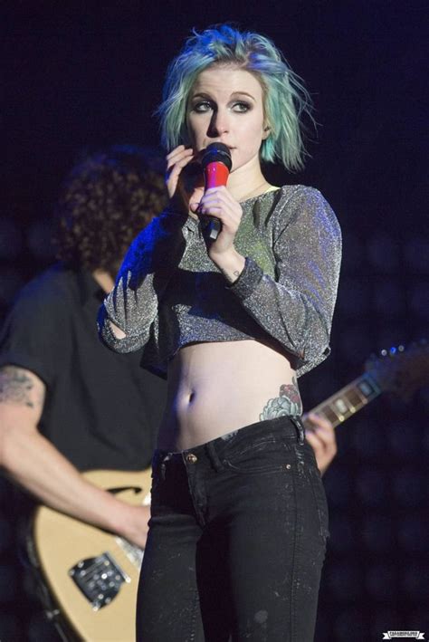 Hayley Williams - Crop top - Imgur