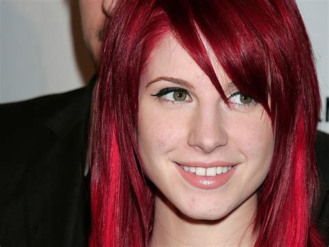 Hayley Williams (Twitter) NEW YORK (CBS) A topless picture of Paramore's Hayley Williams randomly surfaced on the singer's Twitter page Thursday. The 21-year-old frontwoman claims the photo was .... 