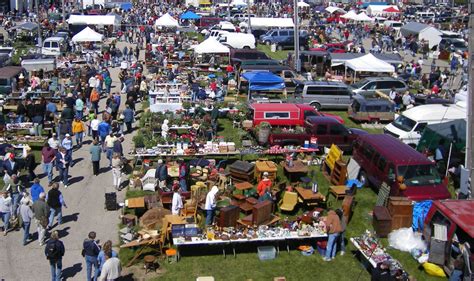 You can have a great time exploring your local community flea market with friends, and it’s a great way to stumble upon hard-to-find treasures that are as eye-catching as they are unique.. 