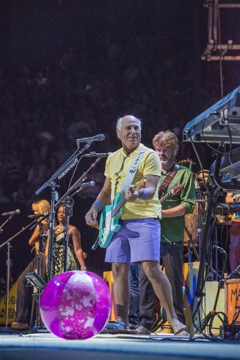 Headed to the Jimmy Buffett concert? Beat the crowd with these tips
