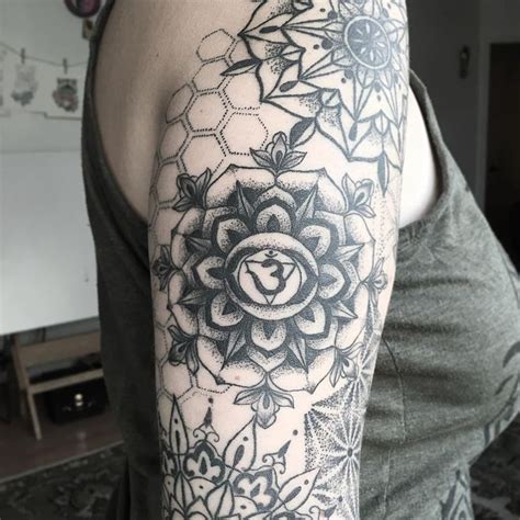 Healed shot of this third eyemandala from a while ago. It is a part of