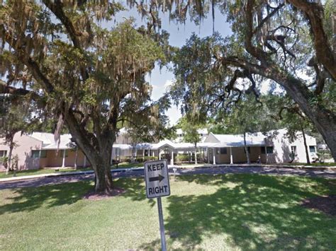 Brooksville Healthcare Center, located in Hernando County, Florida is a nonprofit skilled nursing and specialized therapy facility nestled in a serene, oak-shaded, community. (352)-796-6701 CALL US 8 AM - 5 PM MONDAY - FRIDAY. 