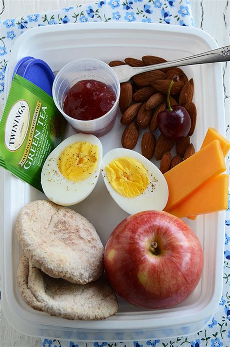 Healthy breakfast on the go. Here are six ways to eat healthy on the go. 1. Be Honest about Your Time & Goals. When setting any type of goal or trying to build a new habit, one of the first things to do is to be honest with yourself about: Your time. Foods you truly enjoy and others you dislike. Barriers that could hinder your progress. 