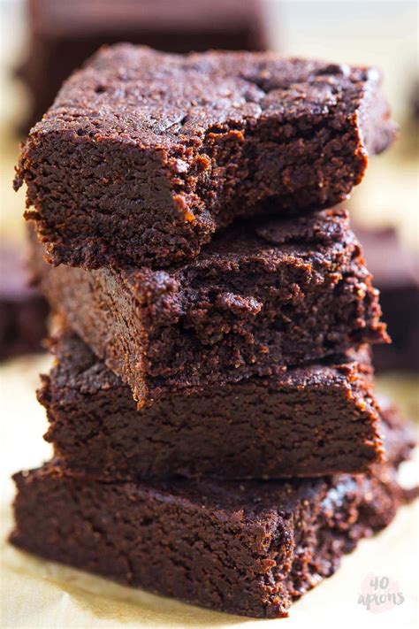 Healthy brownie recipes. Jun 18, 2020 · Preheat the oven to 350 degrees F (175 degrees C). Grease and flour an 8-inch square pan. Melt 1/4 cup butter in a large saucepan over low heat. Remove from heat and stir in white sugar, eggs, applesauce, and 1 teaspoon vanilla extract. Beat in 1/3 cup cocoa powder, flour, salt, and baking powder. Spread into prepared pan. 