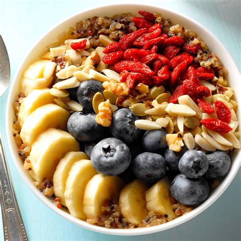 Healthy morning breakfast. Here are seven ways you can build a healthy and filling breakfast. 1. Make your grains whole. The refined grains typically found in breakfast foods like white bread, pastries, and some cereals lack fiber, which helps you feel full. Women should aim for 25 g of fiber per day, while men should get 38 g. 