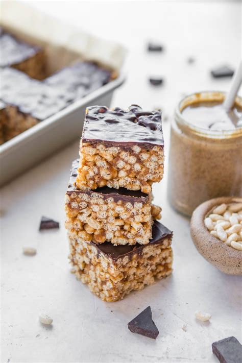 Healthy rice crispy treats. No marshmallows in these healthy rice crispy treats. This version is naturally sweetened with honey, brown rice syrup, & almond butter - yum! 
