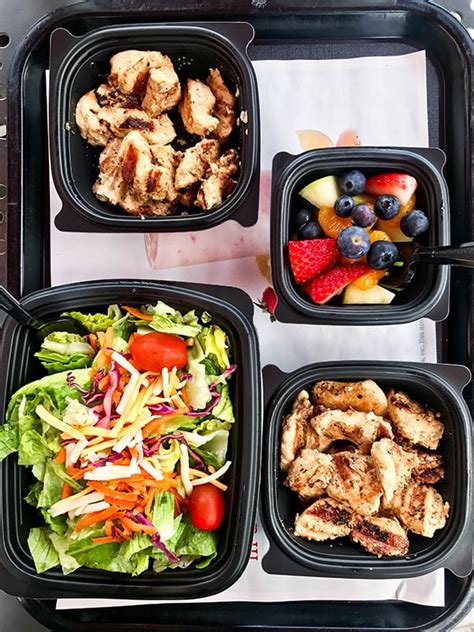 Healthy takeout options. 10. Wendy's: Grilled Chicken Sandwich. The stats on the sandwich are very reasonable without modifying any of the toppings: It has a respectable eight grams of fat and 35 grams of protein. To fill ... 