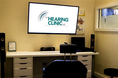 Hearing com. At hear.com, better hearing only takes 3 easy steps: 1. Speak to an expert. Your first step is to speak with one of our hearing aid experts over the phone. Simply fill out the consultation request form, or give us a call directly, and we would be happy to assist you. The consultation is absolutely free, unbiased, and without obligation. 