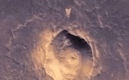 Heart-shaped Feature in Arabia Terra (Wide View)