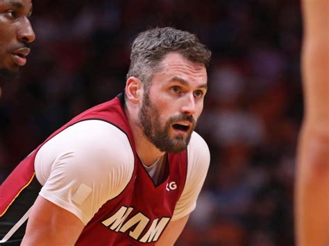 Heat’s Kevin Love deals with jolt after Grizzlies’ Desmond Bane goes nuts | Video