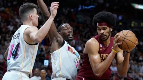 Heat can’t overcome their miscues, fall 104-100 to Cavaliers as play-in odds increase