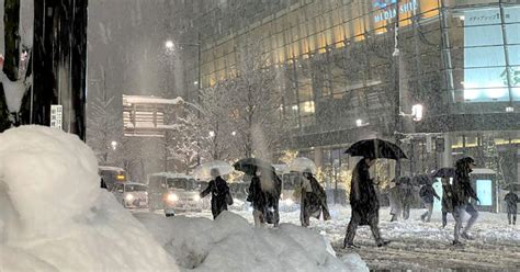 Heavy Snow in Japan Leaves 17 Dead, Dozens Injured