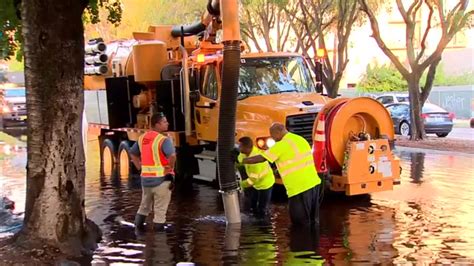 Heavy rains trigger flood advisories across Miami-Dade, shut down parts of US 1 in Miami for hours