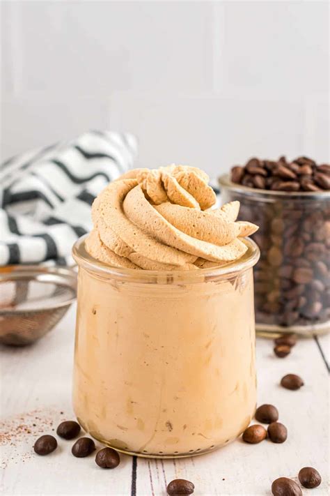 Heavy whipping cream in coffee. Whipping cream is the next best thing to heavy cream. It has a fat content of around 30 percent, and this is the stuff that’s commonly used to make whipped cream. Due to the fat content, it will be lighter than if you made whipped cream with heavy cream. 