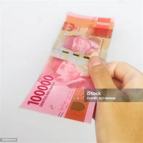 Hebat prediksi togel singapore hari ini com. Uang kertas seratus ribuan.