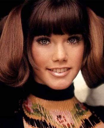 Today's featured celebrity is Barbi Benton. Most might remember Benton for her many appearance in Playboy magazine, and as a regular on the comedy series Hee Haw. I recently saw her in the '80s slasher flick X-Ray (1981). She's really a jack, or jane as the case may be, of all trades. I found a lot of interesting bits of info and trivia on Benton..